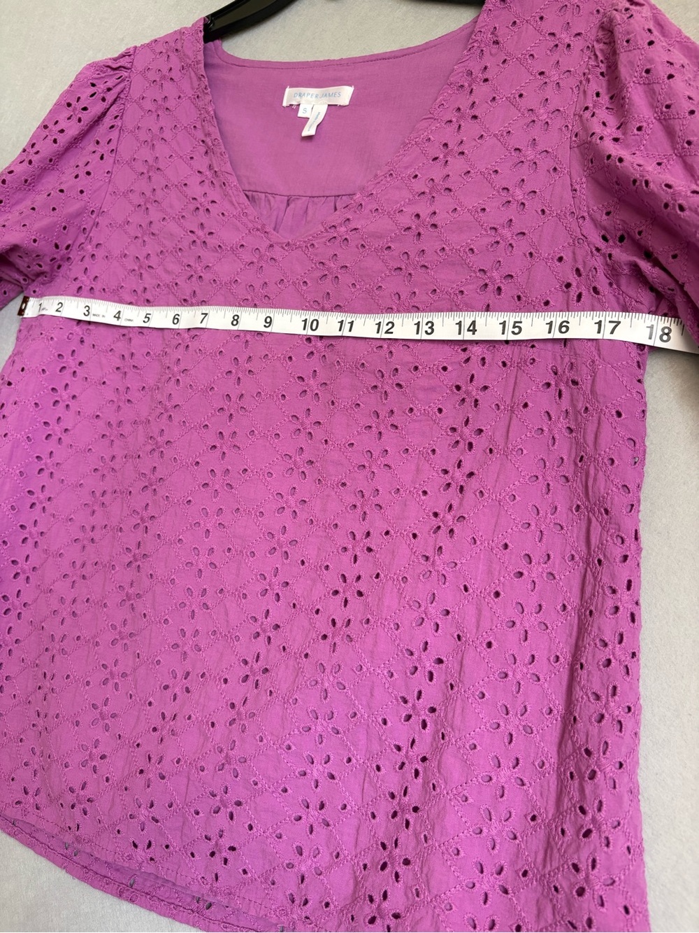 Draper James Violet Eyelet V-Neck Puff Short Sleeve Top 100% cotton sz S - Picture 7 of 8